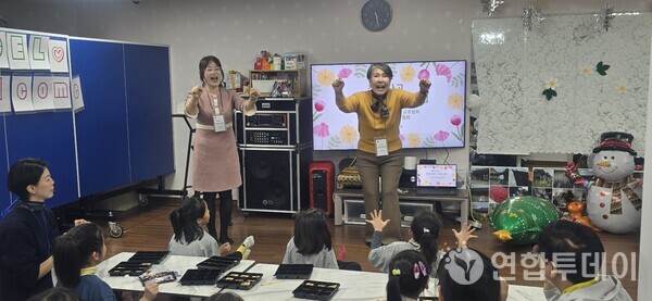 감성스토리교육원 강사들의 감성아트 프로그램 활동을 통해 선덕원 아동들에게 의미있고 즐거운 시간을 선사했다.