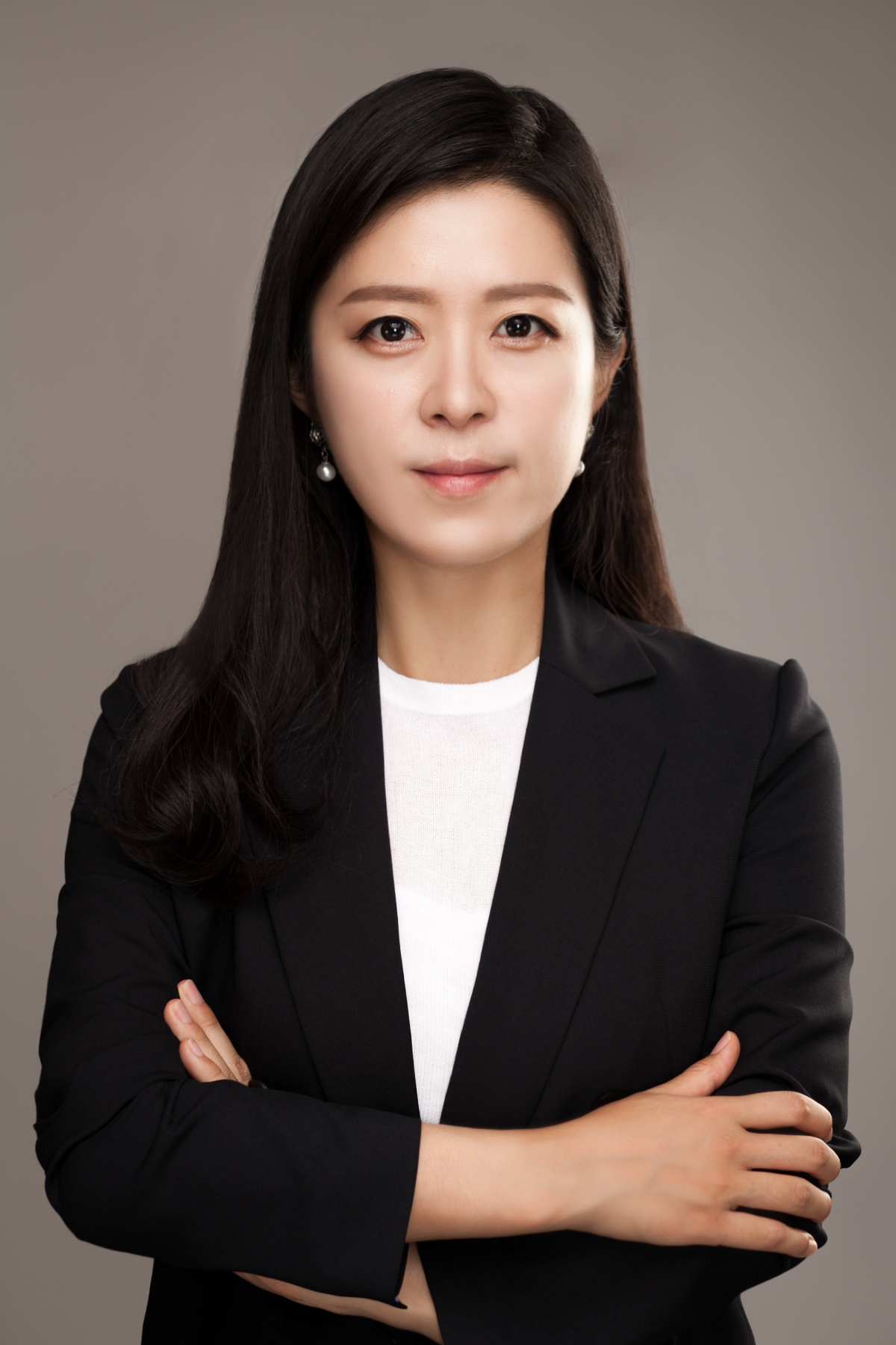 인사·노무 분야에서 기업의 지속가능한 성장 기반을 설계하며 전문성을 펼치고 있는 노무법인 권현진 대표.